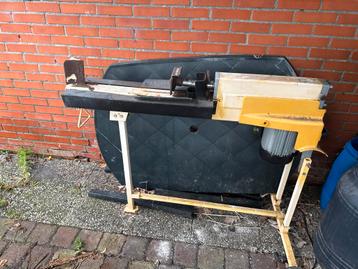 Houtkloofmachine - Elektrisch beschikbaar voor biedingen