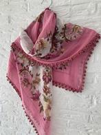 Prachtige Shawl Sjaal met bloemen gehaakte rand met kraaltje, Ophalen of Verzenden, Zo goed als nieuw, Sjaal, Maat 42/44 (L)