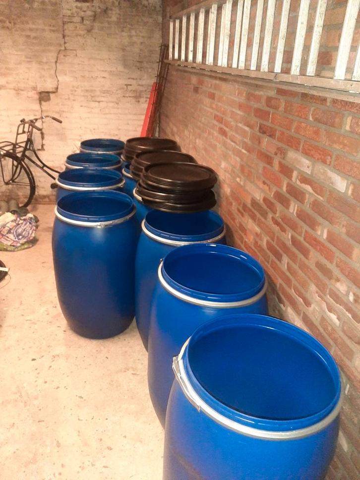 Stevige blauwe kunststof vaten 220 liter, Tuin en Terras, Regentonnen, 150 liter of meer, Ophalen