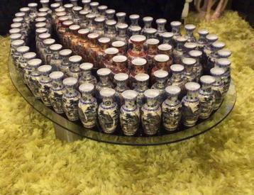 MORE 130 SMALL CHINESE SATSUMAS VASES WITH WONDERFUL MOTIF  beschikbaar voor biedingen