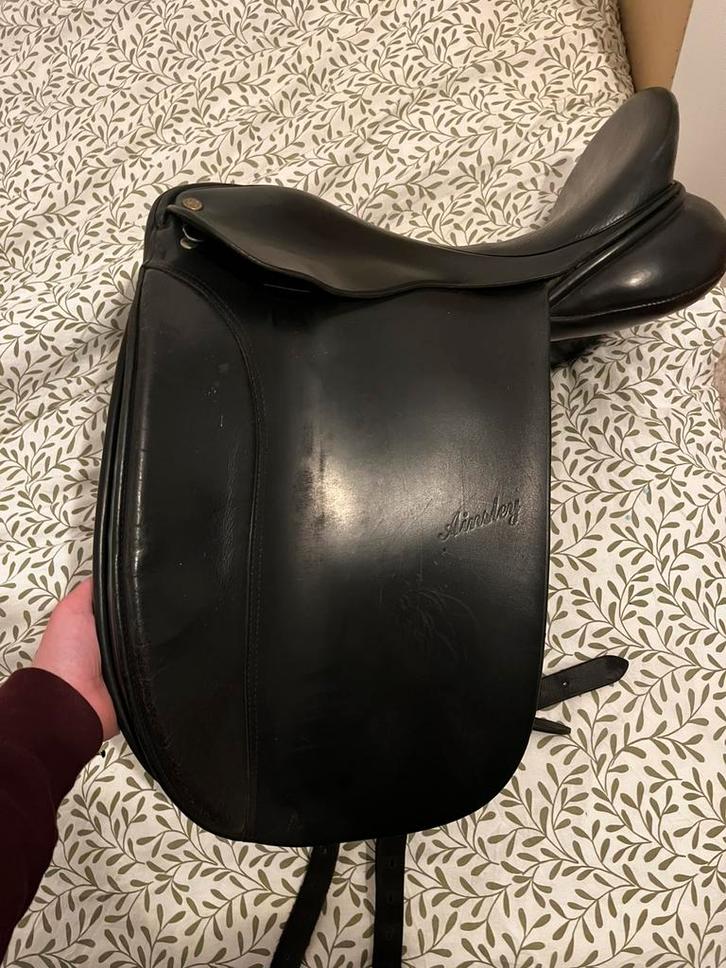 Dressuurzadel 17 inch, Dieren en Toebehoren, Paarden en Pony's | Overige Paardenspullen, Zo goed als nieuw, Dressuur, Ophalen of Verzenden