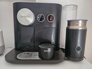 Nespresso Expert & Milk Koffiemachine beschikbaar voor biedingen