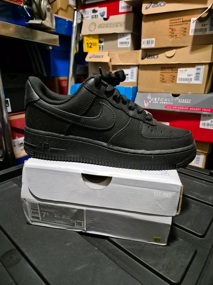 Nike Air Force 1 Sneakers/Schoenen 'Zwart' - Maat 38.5, Kleding | Dames, Schoenen, Nieuw, Sneakers of Gympen, Zwart, Ophalen of Verzenden