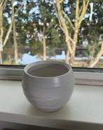 Witte, mooie bloempot, Ophalen, Rond, Zo goed als nieuw, Aardewerk