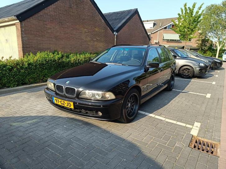 BMW 5-Serie 2.5 I 525 Touring AUT 2001 Zwart, Auto's, BMW, Particulier, 5-Serie, ABS, Airbags, Airconditioning, Alarm, Android Auto