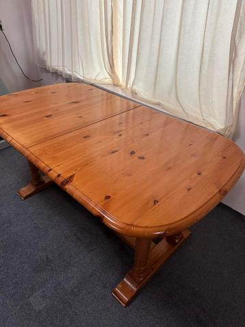 Houten eettafel  beschikbaar voor biedingen