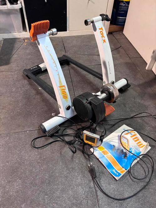 Tacx Flow fietstrainer – met Tacx trainerband, voorwielsteun, Sport en Fitness, Wielrennen, Gebruikt, Overige typen, Ophalen