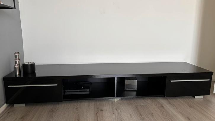 Zwarte TV-meubel – modern & in goede staat, Huis en Inrichting, Kasten | Televisiemeubels, Zo goed als nieuw, Minder dan 100 cm
