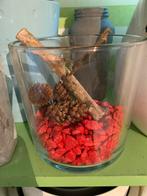 Glazen vaas met decoratie, Huis en Inrichting, Ophalen of Verzenden, Minder dan 50 cm, Rood, Glas