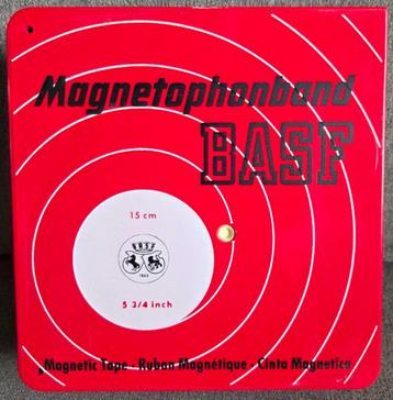 24 vintage tapes met opbergsysteem voor taperecorder beschikbaar voor biedingen