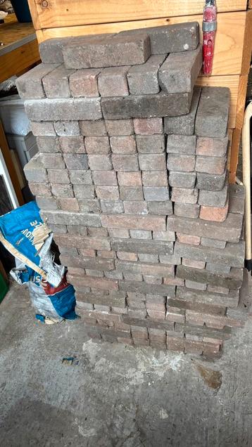 Gratis Straat klinkers beschikbaar voor biedingen