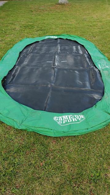 grote Trampoline met beschermrand beschikbaar voor biedingen