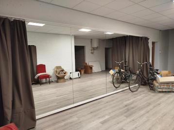 Wand spiegels , voor sportschool of yoga pilates studios beschikbaar voor biedingen
