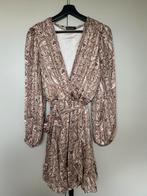 Goud/beige jurkje met strik in de taille, maat L, Kleding | Dames, Jurken, Maat 38/40 (M), Verzenden, Beige, Papillonne