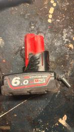 2x milwaukee accu met acculader, Ophalen of Verzenden, Gebruikt, Boor- en Schroefmachine