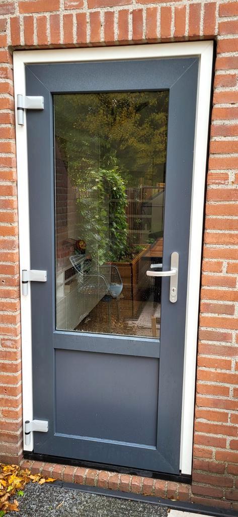 Schuko achterdeur 1 jaar oud, Doe-het-zelf en Verbouw, Kozijnen en Schuifpuien, Zo goed als nieuw, Deurkozijn, Kunststof, 150 tot 225 cm