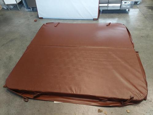 Jacuzzi Cover **geïsoleerd** 264x250 cm, Tuin en Terras, Bubbelbaden en Hottubs, Nieuw, Vast, Ophalen