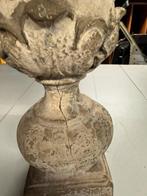 Antiek tuinbeeld bol zuil tuinornament, Ophalen of Verzenden, Nieuw, Steen, Overige typen