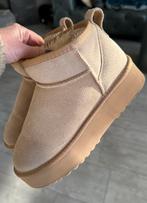 Gevoerde winter laarsjes , maat 38, Beige, Lage of Enkellaarzen, Ophalen of Verzenden, Zo goed als nieuw