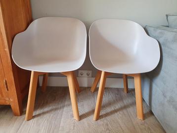 2 kuipstoelen voor €15,-  beschikbaar voor biedingen