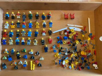 Lego minifigures én assesoires beschikbaar voor biedingen