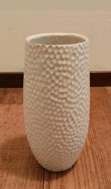 Witte vaas / bloempot 25 cm hoog ~ ø 10cm beschikbaar voor biedingen