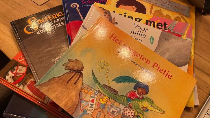 9 sinterklaas prentenboeken ZGAN + 2 dubbele gratis, Diversen, Sinterklaas, Ophalen of Verzenden