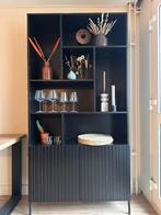 Woood Gravure vakkenkast, Ophalen, Met deur(en), Zo goed als nieuw, Minder dan 150 cm