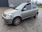 Toyota Yaris 1.0 VVT-i Terra Airco Trekhaak APK, Stof, Gebruikt, 4 cilinders, Metallic lak
