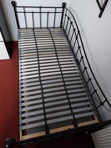 Stalen bedframe + lattenbodem
