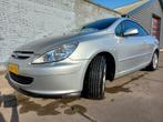 Peugeot 307 2.0 16V CC 2004 Grijs, Auto's, Peugeot, Voorwielaandrijving, 74 €/maand, Zwart, 4 cilinders