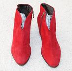 Mooie Rood Suede Luftpolster Laarsjes - s26 (Maat 39) € 45,-, Kleding | Dames, Schoenen, Luftpolster, Lage of Enkellaarzen, Ophalen of Verzenden