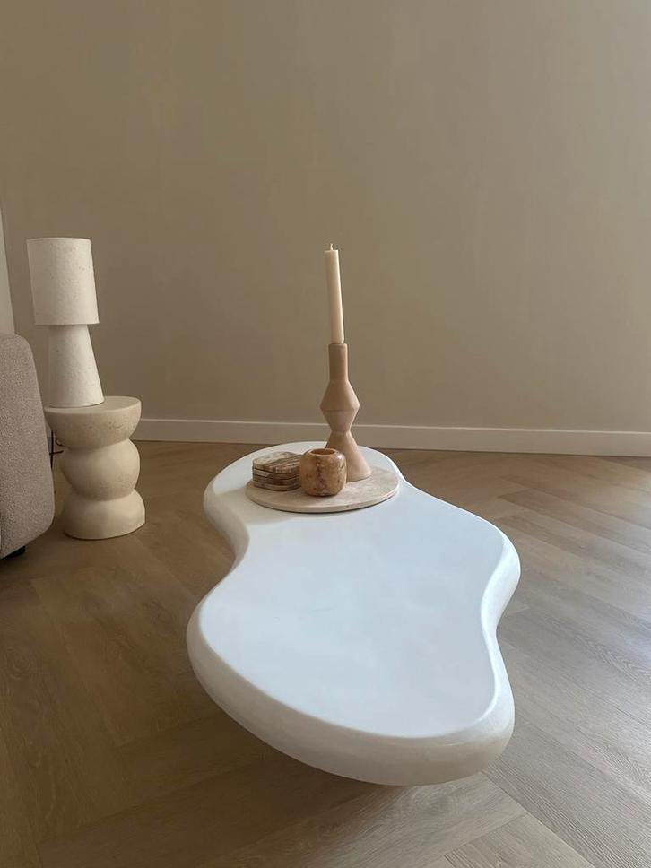 By Boo Salontafel Organisch Off-white, Huis en Inrichting, Tafels | Salontafels, Zo goed als nieuw, Overige vormen, Kunststof