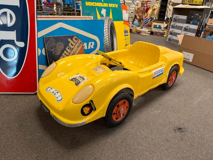 Gele Trapauto / Loopauto - Vintage Stijl, Kinderen en Baby's, Speelgoed | Buiten | Voertuigen en Loopfietsen, Gebruikt, Trapvoertuig