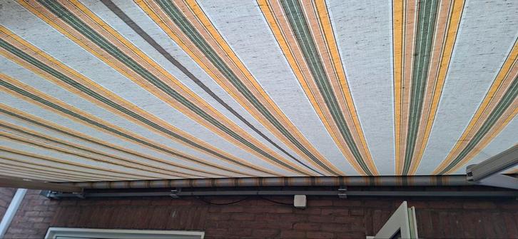 Elektrisch zonnescherm - 5m breed, 2.80m uitval, Tuin en Terras, Zonneschermen, Gebruikt, Knikarmscherm, 150 tot 300 cm, 450 cm of meer