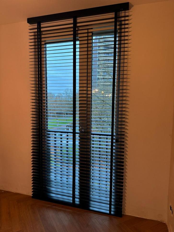 Zwarte houten jaloezieën - 135x260 cm, Huis en Inrichting, Stoffering | Gordijnen en Lamellen, Zo goed als nieuw, 200 cm of meer