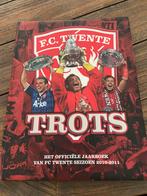 Trots ( officiele jaarboek van  Fc Twente 2010/2011), Ophalen of Verzenden, Zo goed als nieuw, Overige typen