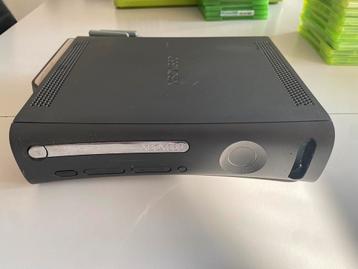 Xbox 360 met 30 games en 2 controllers beschikbaar voor biedingen