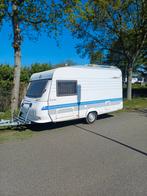 Hobby 440 / Gezinscaravan met stapelbed, voortent + uitbouw, Caravans en Kamperen, Dwars-stapelbed, Hobby, Treinzit, 750 - 1000 kg