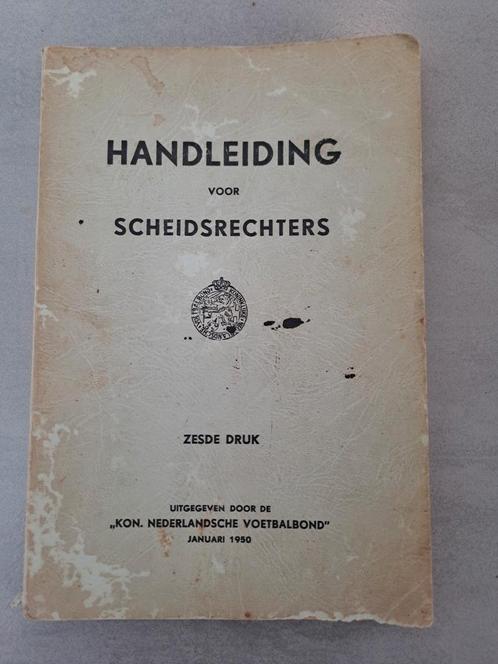 Handleiding Scheidsrechters KNVB - 1950, Boeken, Sportboeken, Gelezen, Balsport, Ophalen of Verzenden