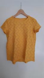 Geel shirt met blaadjes motief maat S, Kleding | Dames, T-shirts, Ophalen of Verzenden, Zo goed als nieuw, Maat 36 (S), Korte mouw