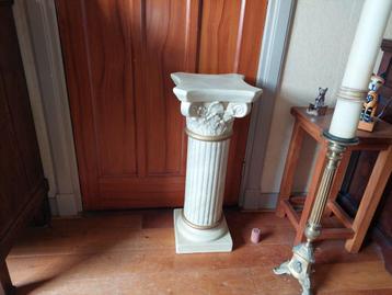 Zuil van keramiek / 74 centimeter hoog. beschikbaar voor biedingen