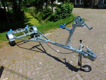 Nieuwe trailers tot 3.500 kg voor sloep, rubber- & zeilboot beschikbaar voor biedingen