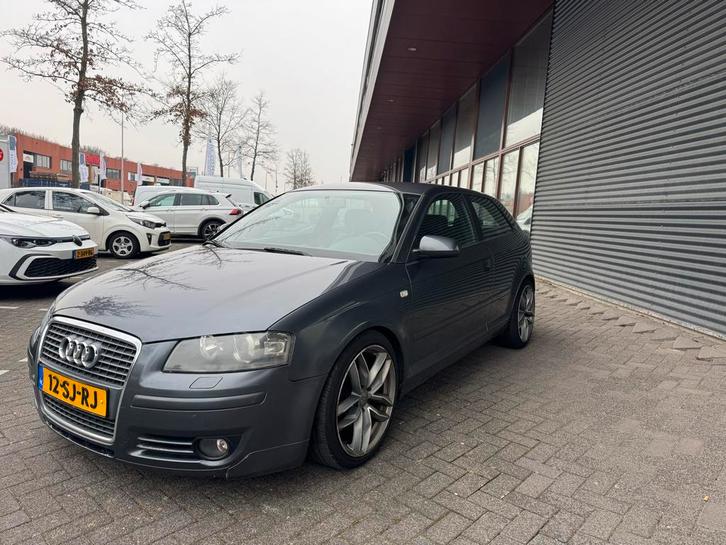 Audi A3 2.0 110KW AUT 3D 2006 Grijs, Auto's, Audi, Particulier, A3, Benzine, E, Hatchback, Automaat, Origineel Nederlands, Zilver of Grijs