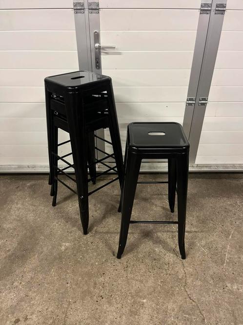 Partij 44 stuks Luxe metalen Tolix krukken zwart stapelbaar, Huis en Inrichting, Barkrukken, Zo goed als nieuw, 60 tot 90 cm, Metaal