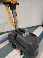 Nauwelijks gebruikte Numatic borstelmachine., Ophalen, Zo goed als nieuw