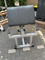 Technogym isotonic biceps curl bench bank, Sport en Fitness, Fitnessmaterialen, Isotonic, Biceps bank, Ophalen of Verzenden, Fitnessbank