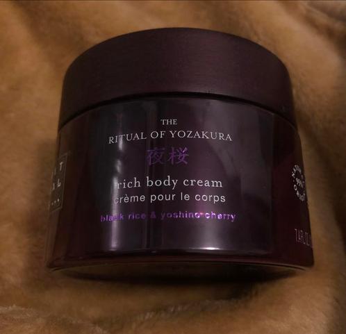 Rituals Yozakura body creme 220ML, Sieraden, Tassen en Uiterlijk, Uiterlijk | Lichaamsverzorging, Nieuw, Bodylotion, Crème of Olie
