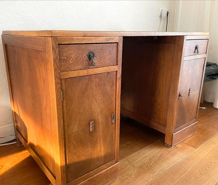 Antiek eiken bureau – massief en karaktervol, Huis en Inrichting, Bureaus, Gebruikt, Bureau, Ophalen