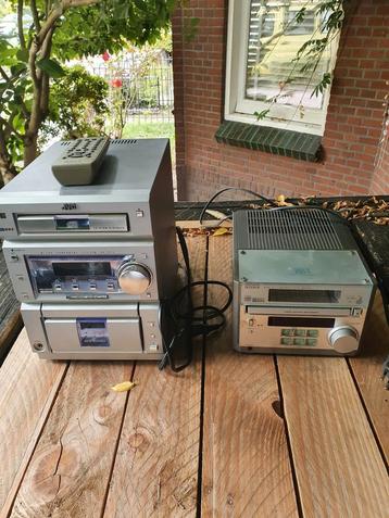 Radio cd cassette  en Radio cd beschikbaar voor biedingen